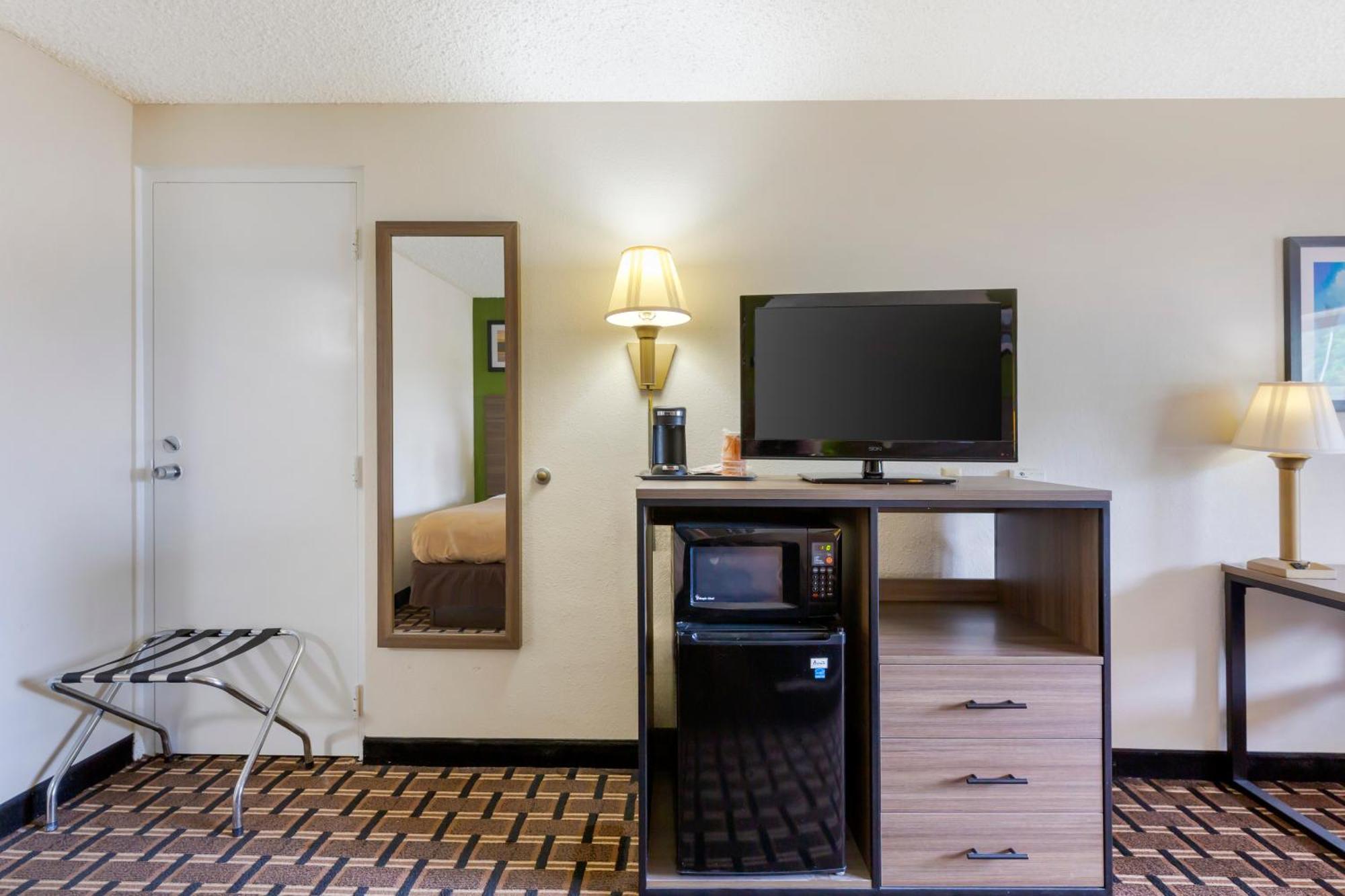 Inn Quality Near Cedar Point - Huron, Sandusky Oh 3*